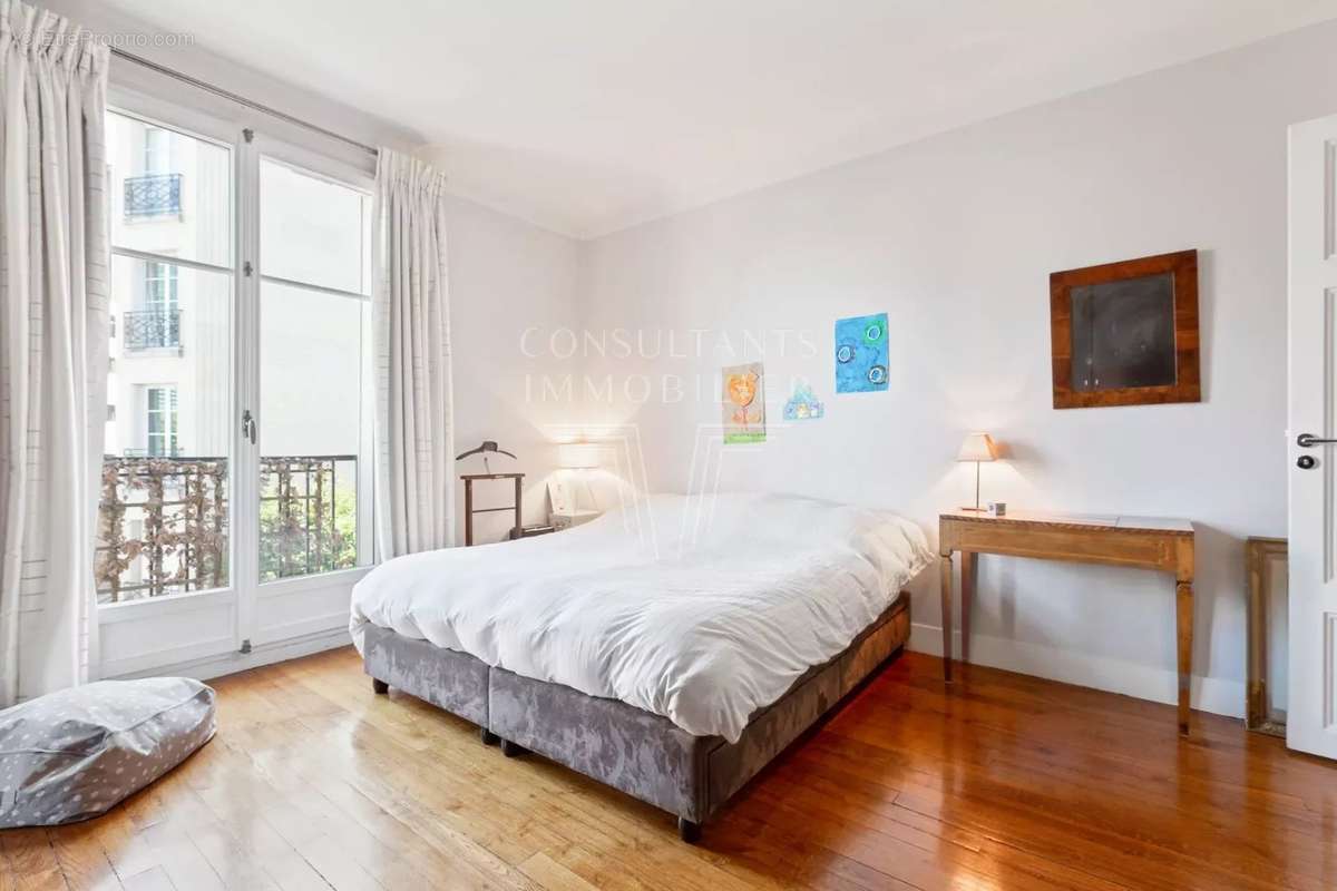 Appartement à NEUILLY-SUR-SEINE