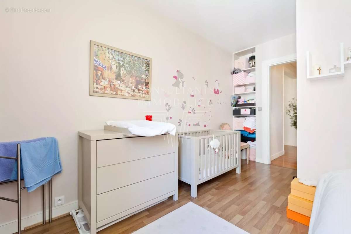 Appartement à NEUILLY-SUR-SEINE