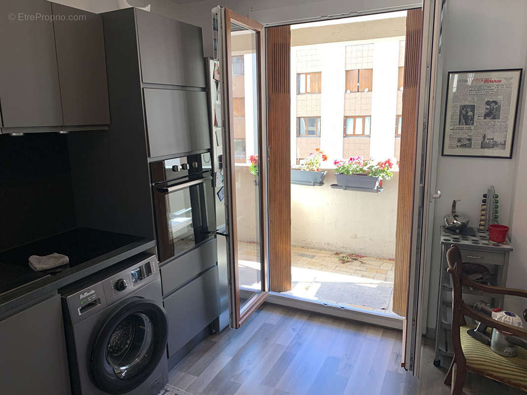 Appartement à MARSEILLE-4E