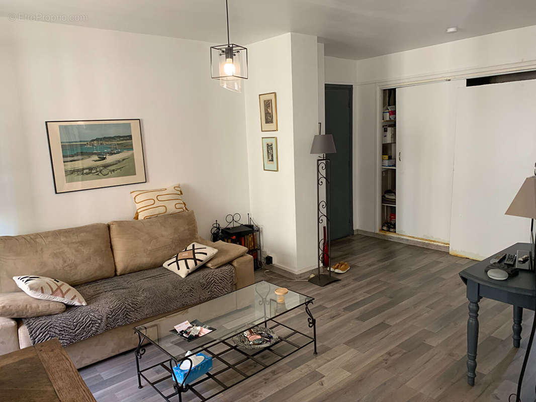 Appartement à MARSEILLE-4E