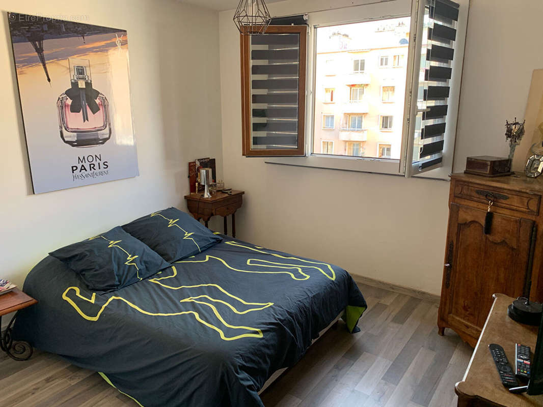 Appartement à MARSEILLE-4E