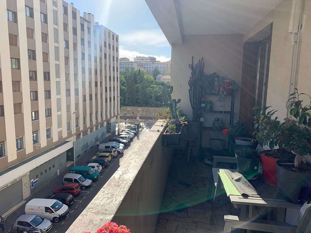 Appartement à MARSEILLE-4E