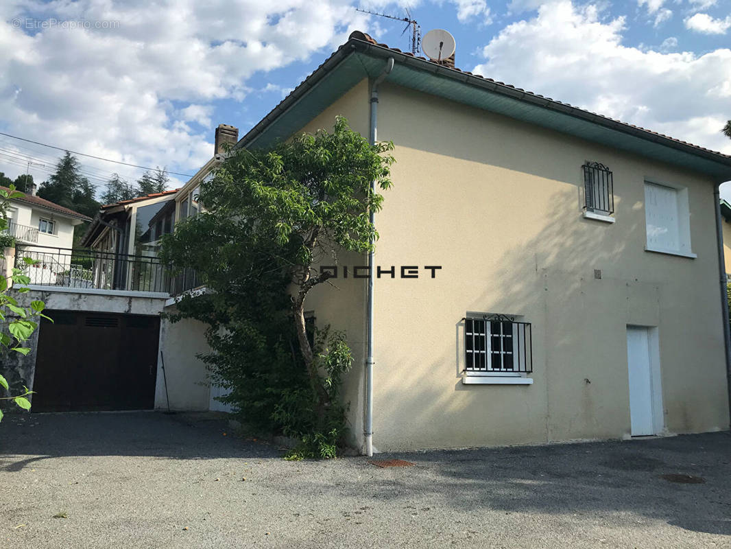 Maison à RUELLE-SUR-TOUVRE