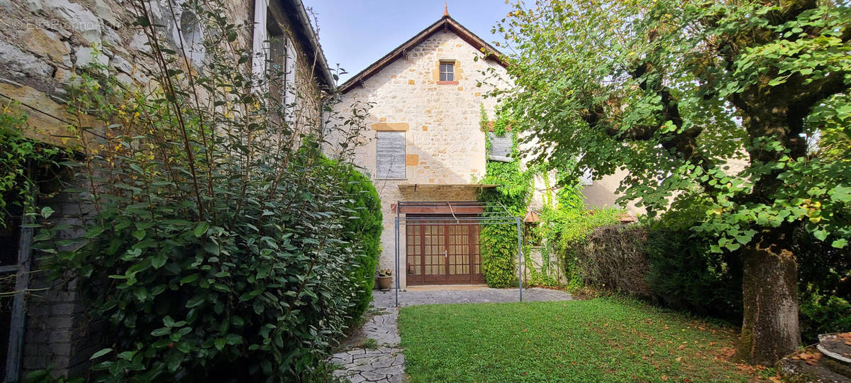 Maison à LES QUATRE-ROUTES-DU-LOT