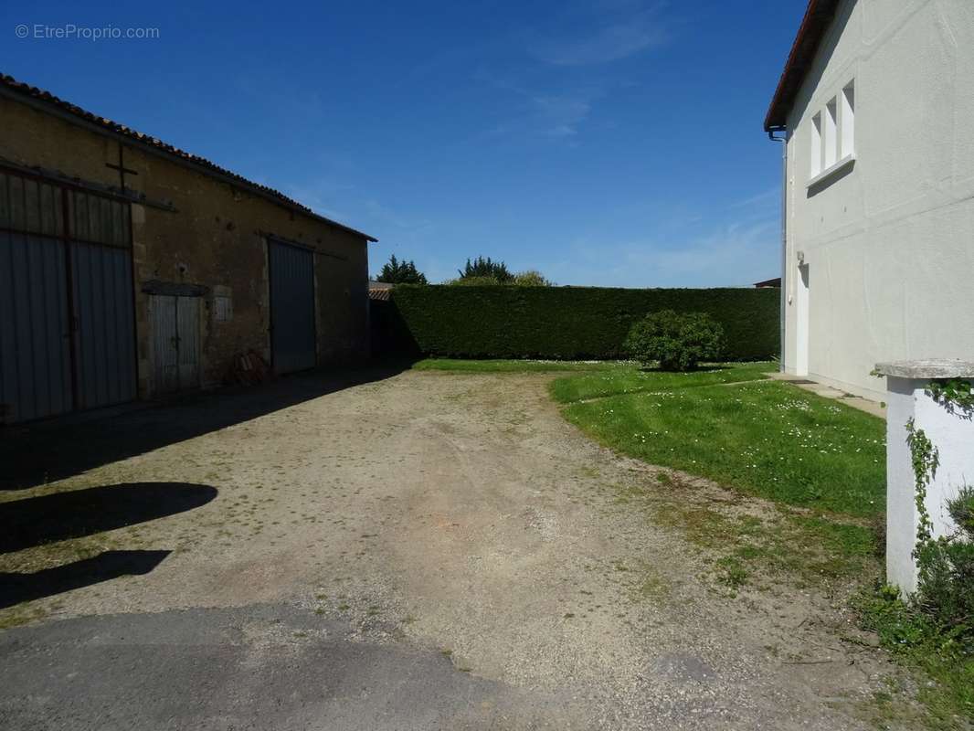 Maison à LEIGNES-SUR-FONTAINE