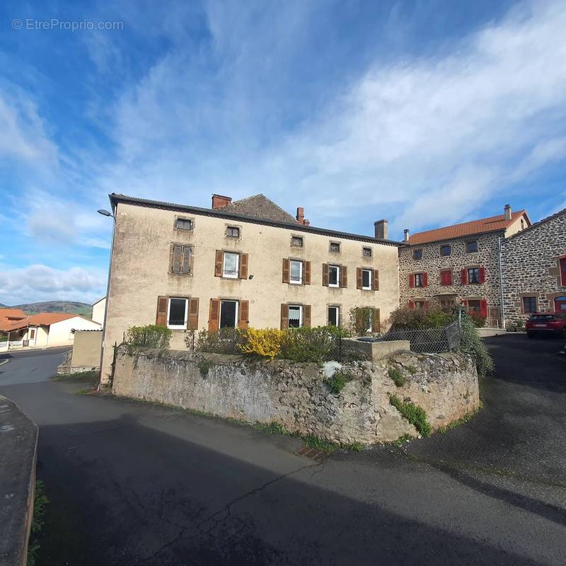 Maison à SIAUGUES-SAINTE-MARIE