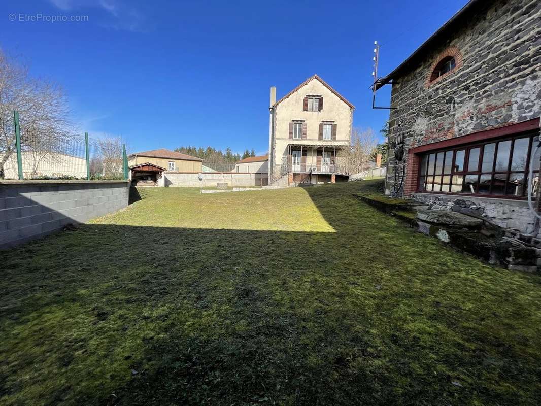 Maison à PAULHAGUET