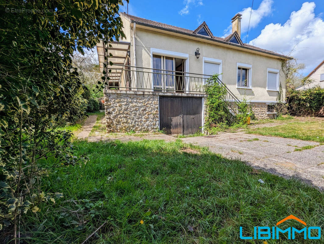 Maison à LONGUEIL-ANNEL