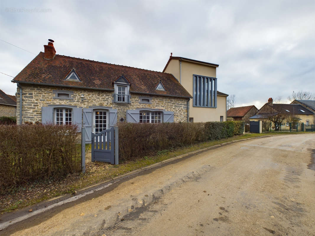 Maison à ALLUY