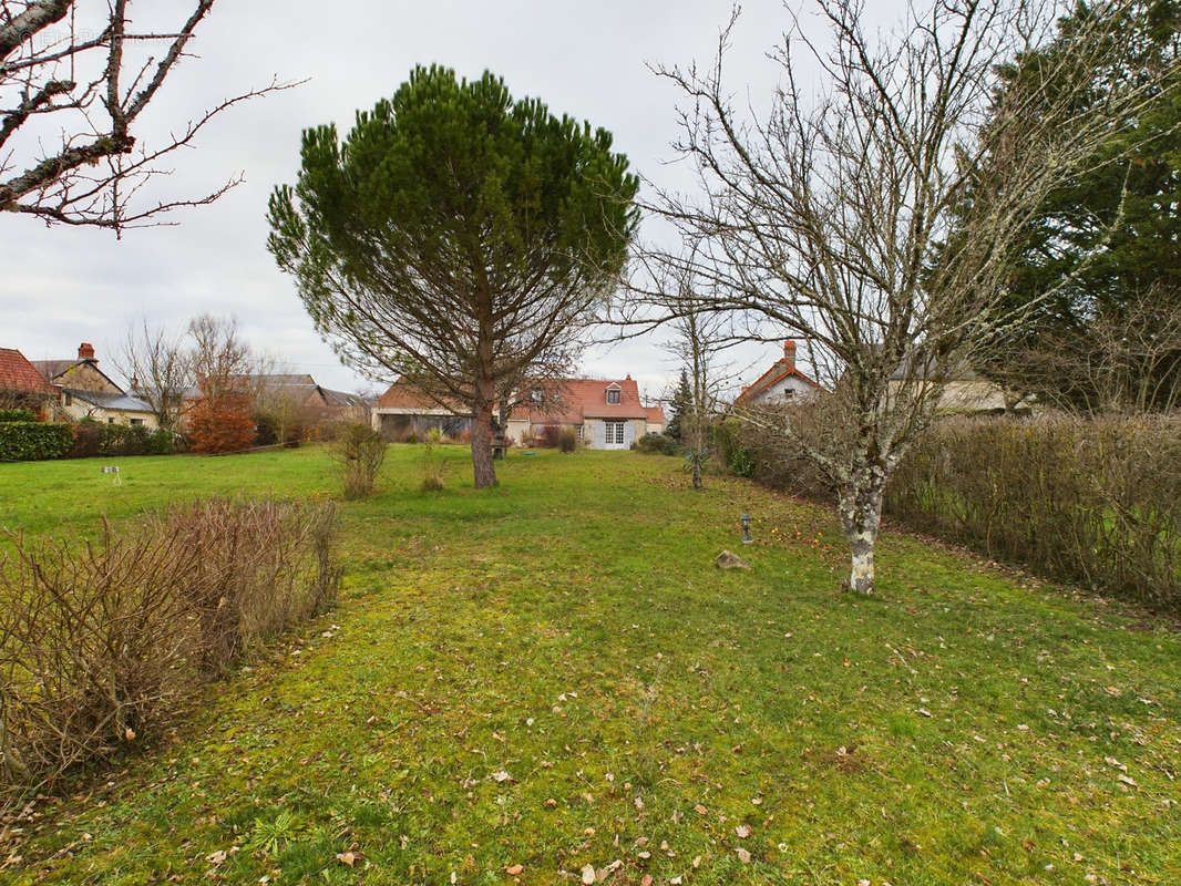 Maison à ALLUY