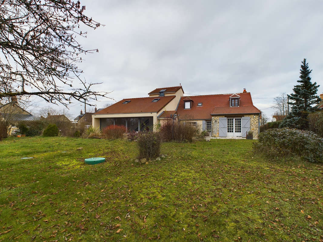 Maison à ALLUY