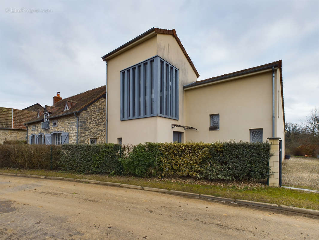 Maison à ALLUY