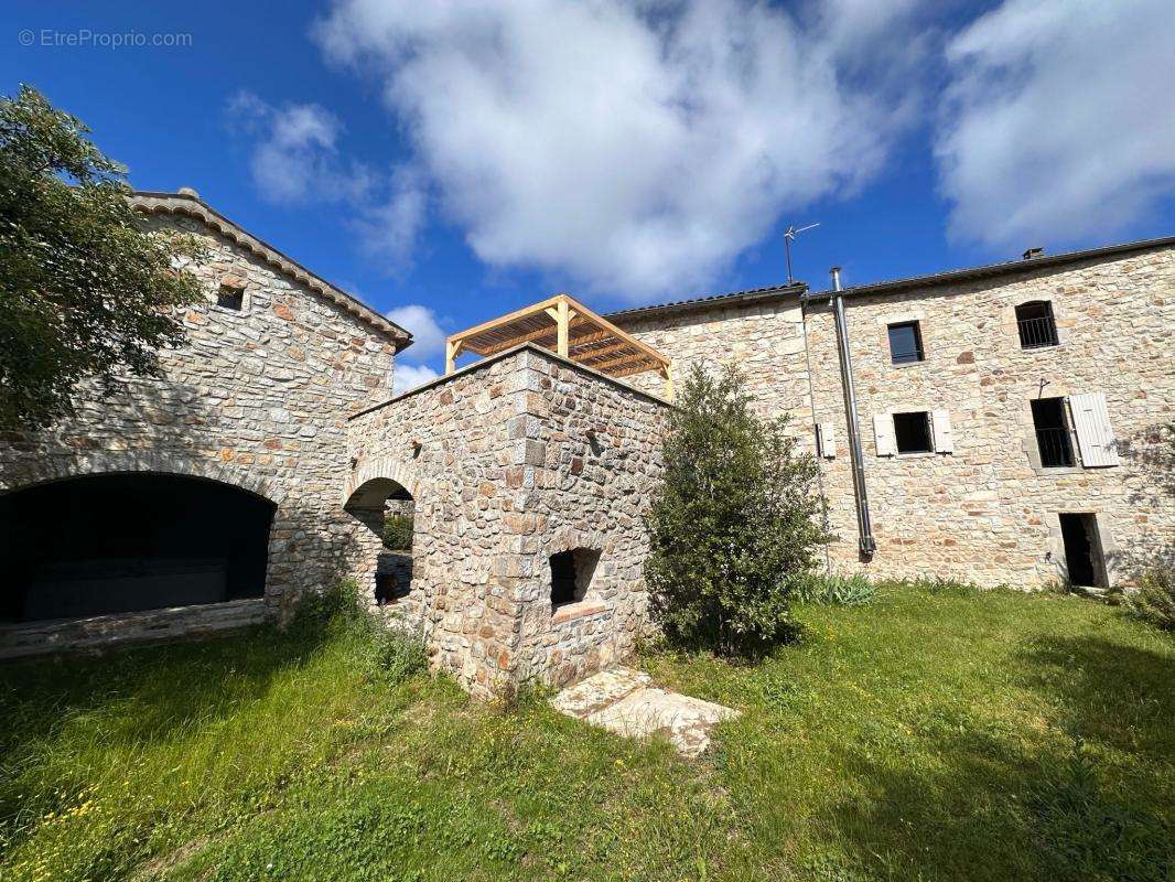 Maison à LABLACHERE