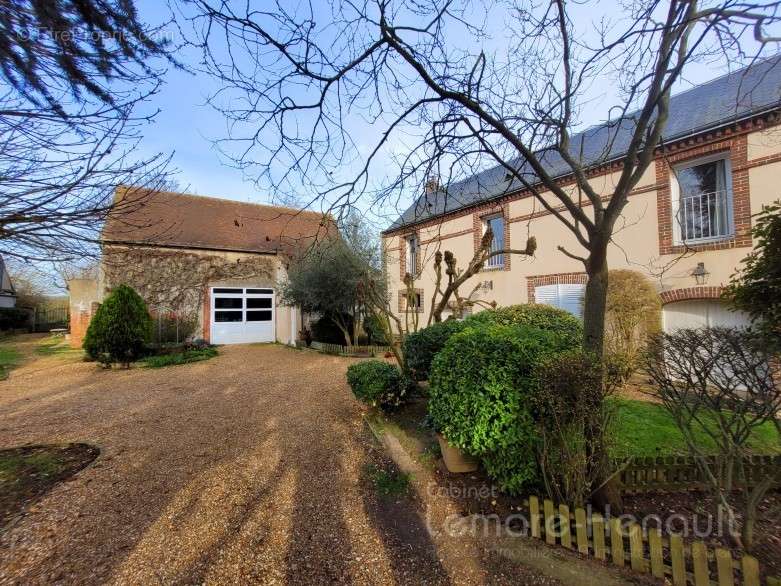 Maison à CHERISY