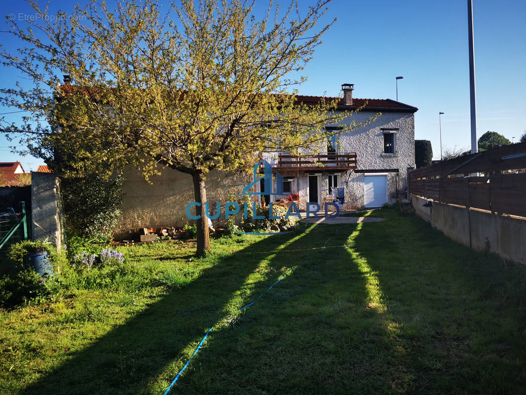 Maison à RIORGES