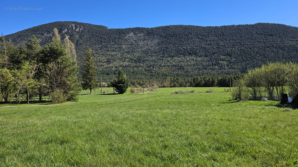 Terrain à VALDEROURE