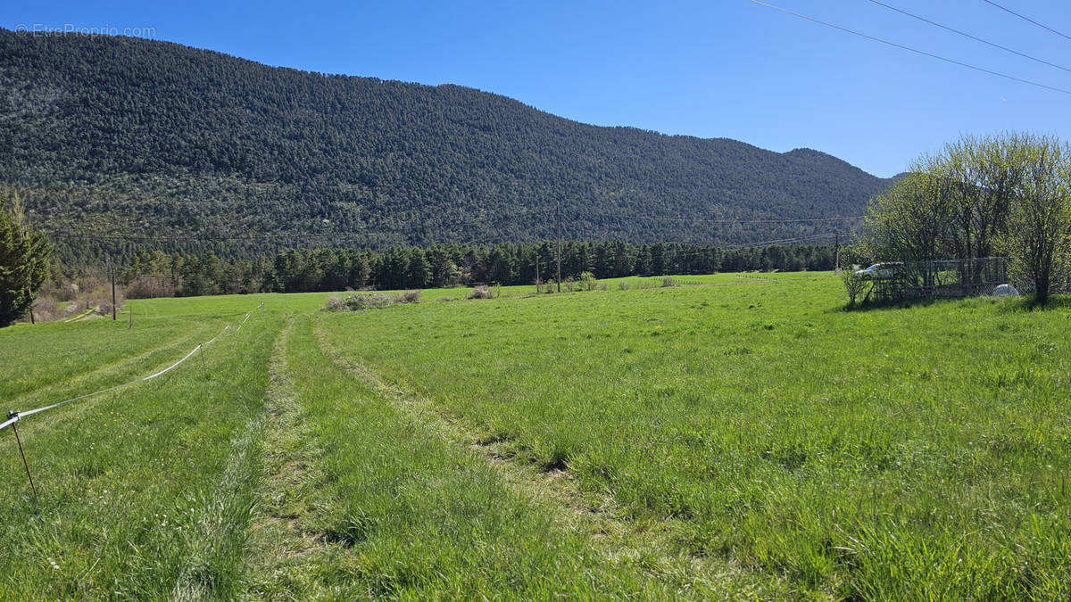 Terrain à VALDEROURE