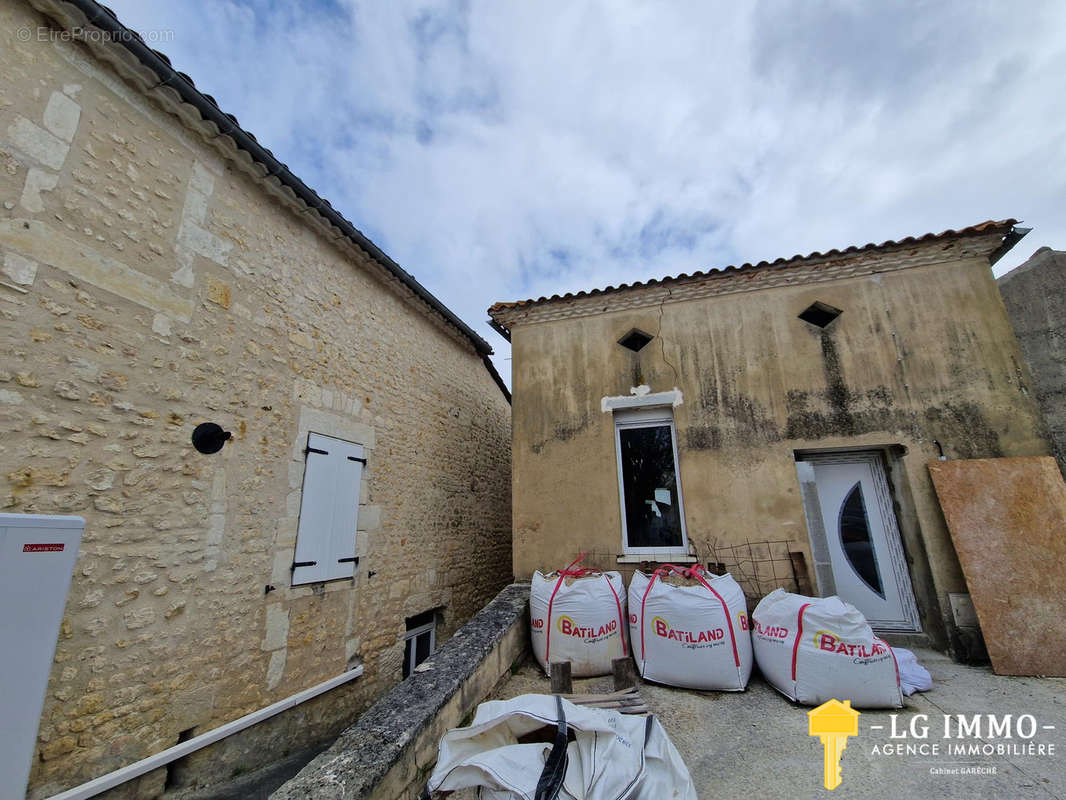 Appartement à SAINT-BONNET-SUR-GIRONDE