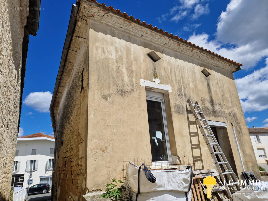 Appartement à SAINT-BONNET-SUR-GIRONDE