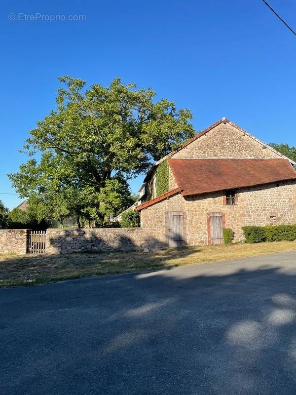 Maison à LA CELLE-DUNOISE