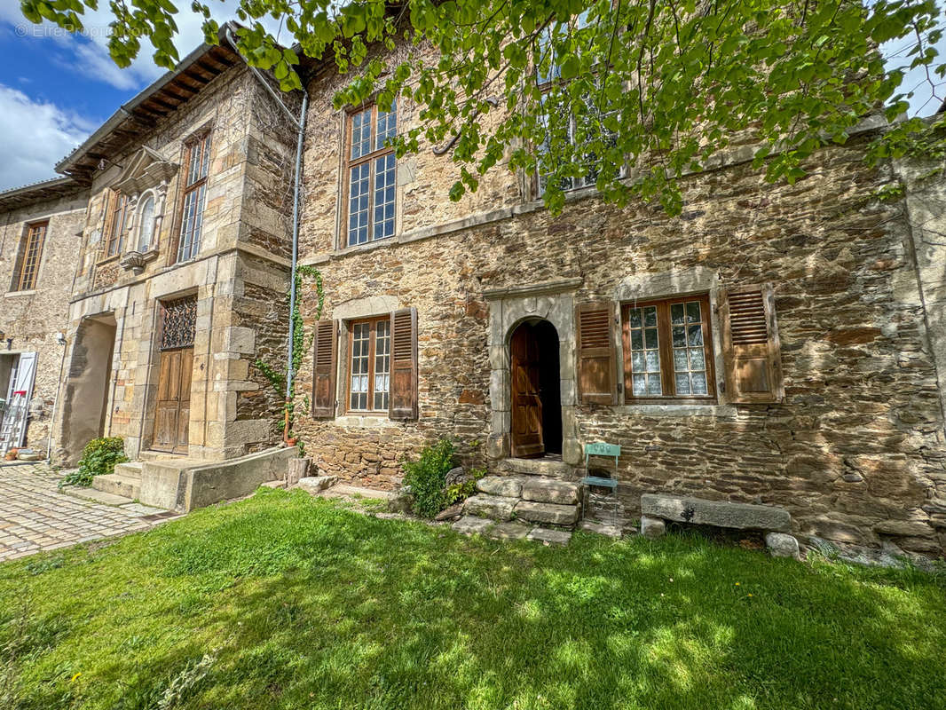 Maison à SAINTE-CROIX-EN-JAREZ