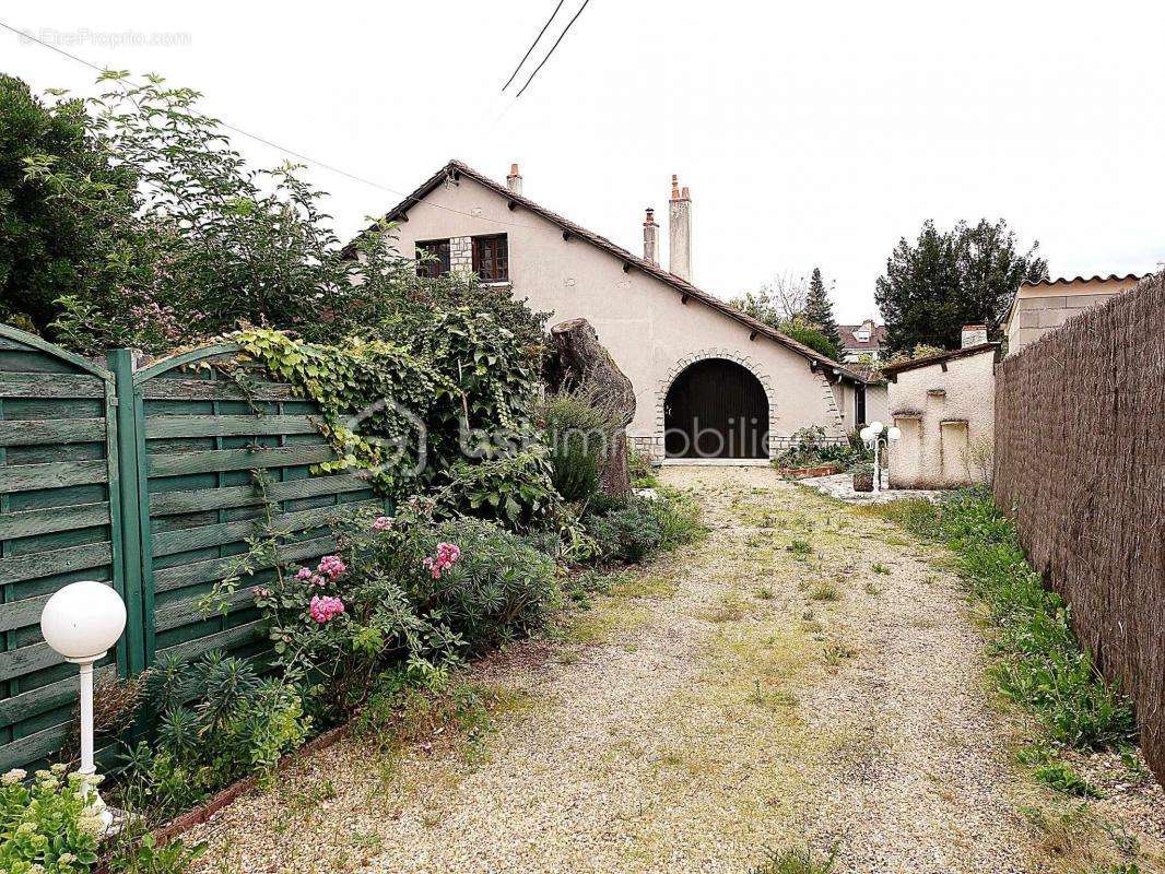 Maison à SAINT-JEAN-DE-LA-RUELLE