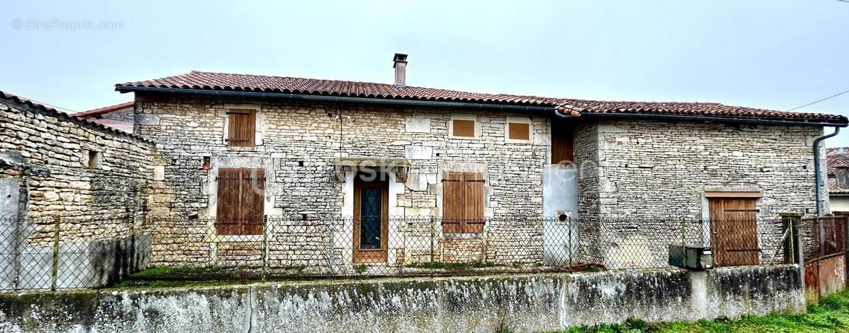 Maison à NANTEUIL-EN-VALLEE