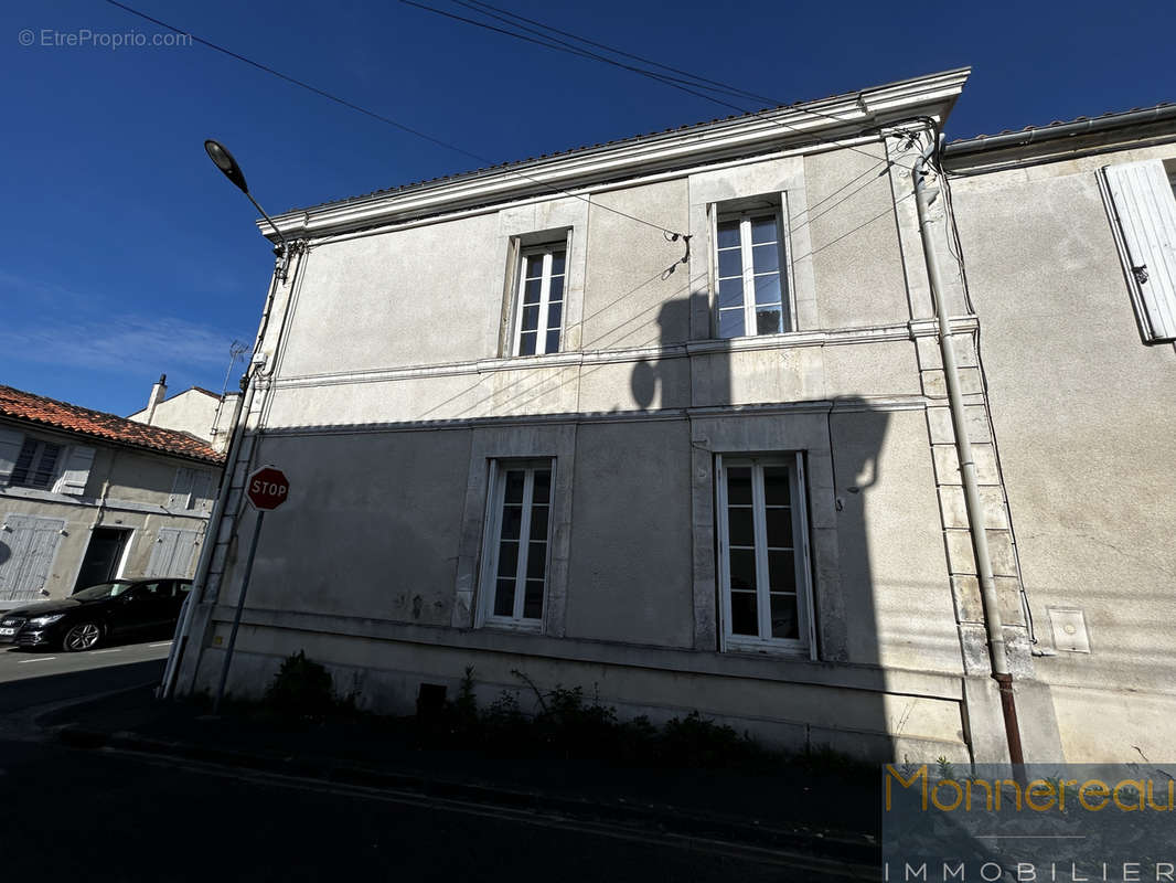 Maison à COGNAC