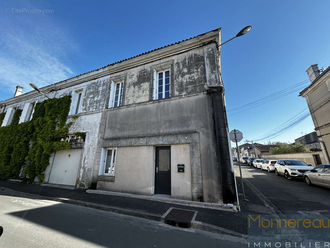 Maison à COGNAC