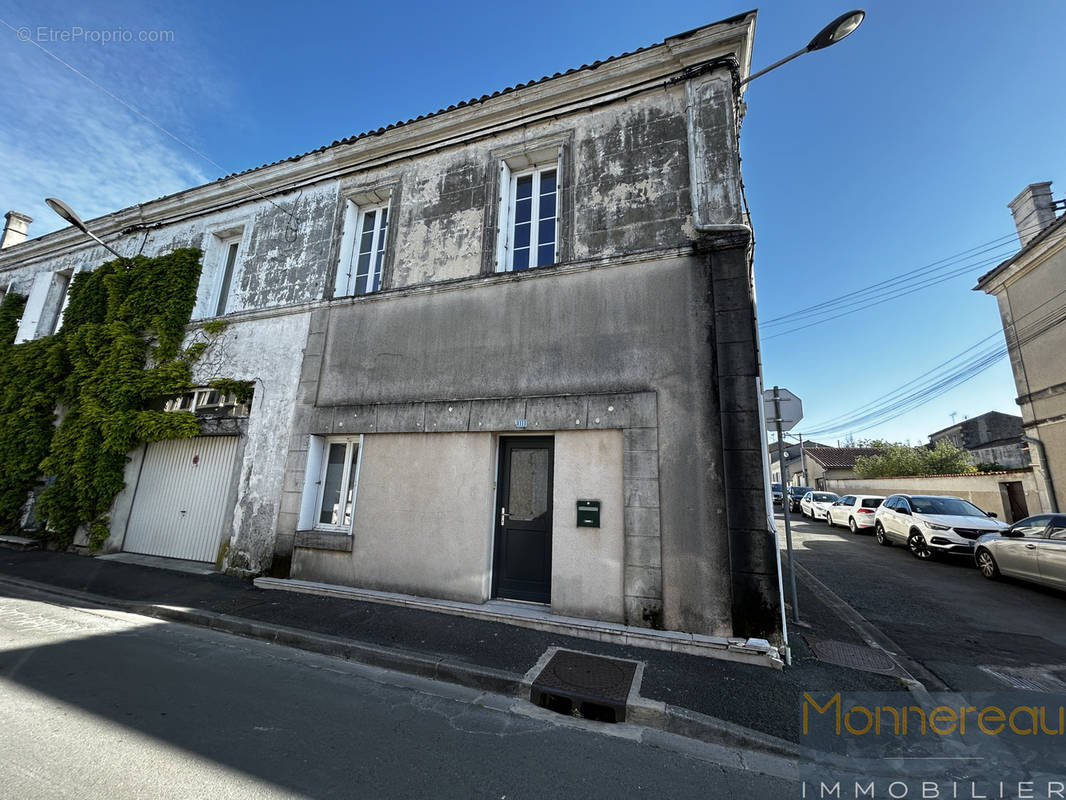 Maison à COGNAC