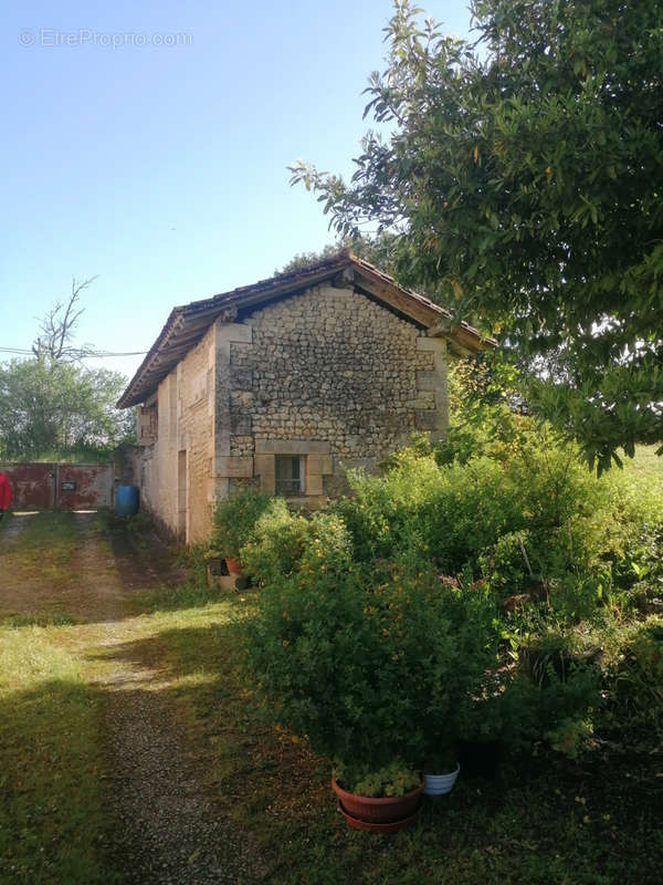 Maison à MONTIGNAC-LE-COQ