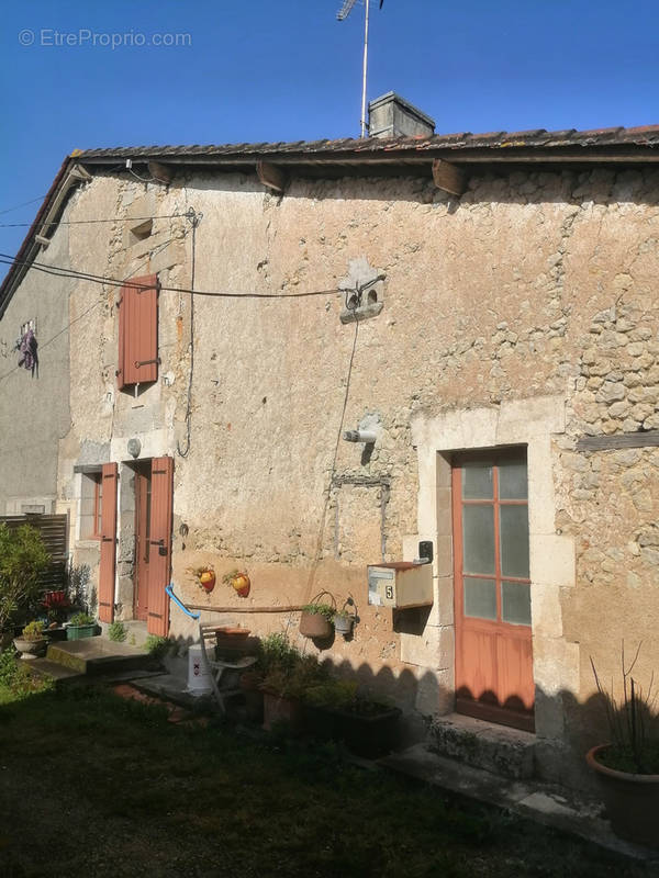 Maison à MONTIGNAC-LE-COQ