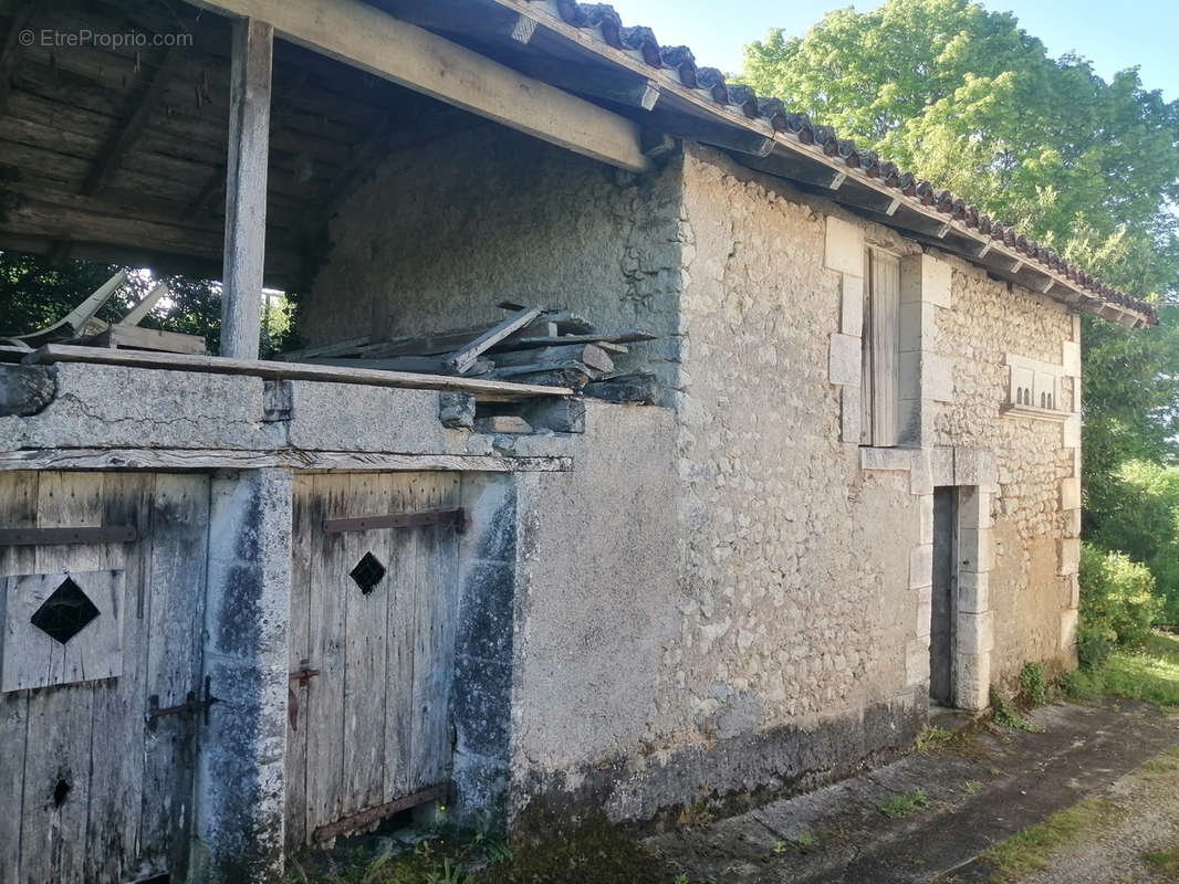 Maison à MONTIGNAC-LE-COQ