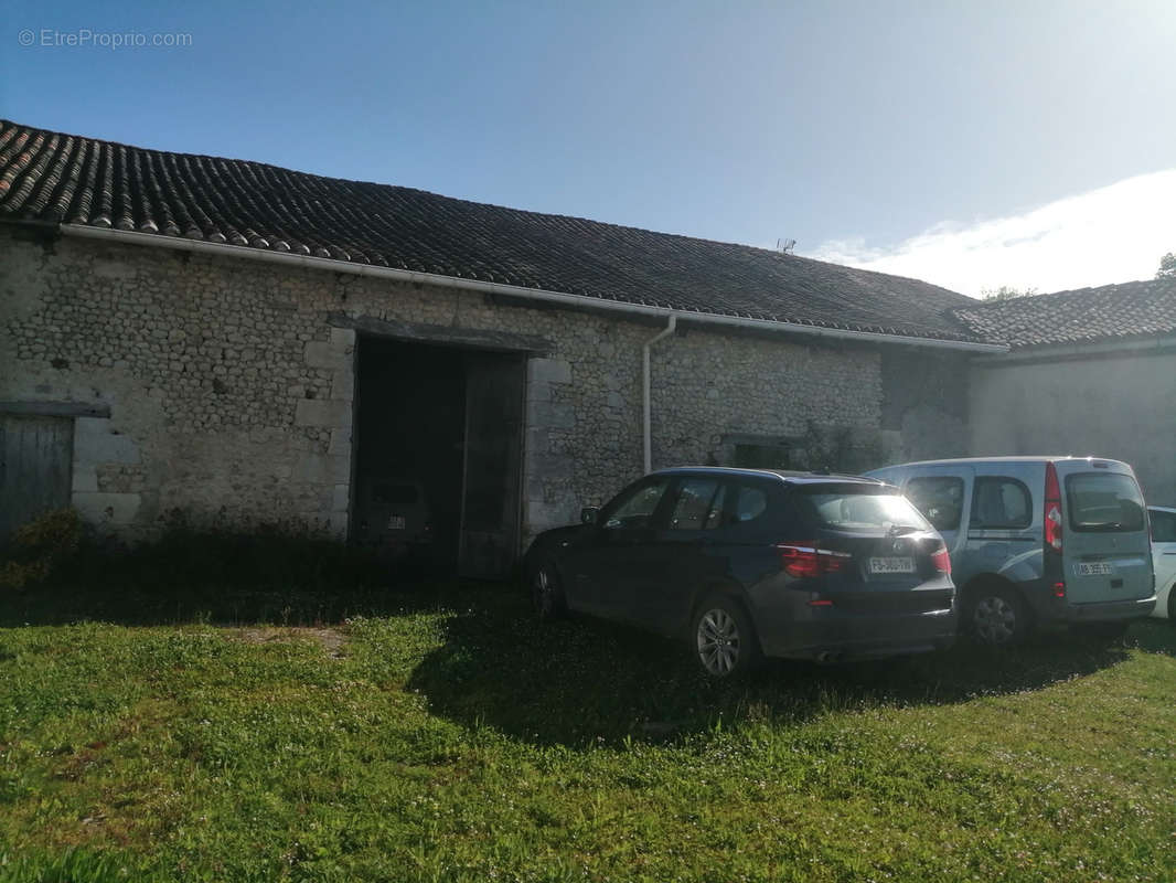 Maison à MONTIGNAC-LE-COQ