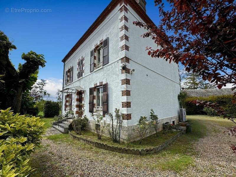 Maison à SAINT-PIERRE-LES-NEMOURS