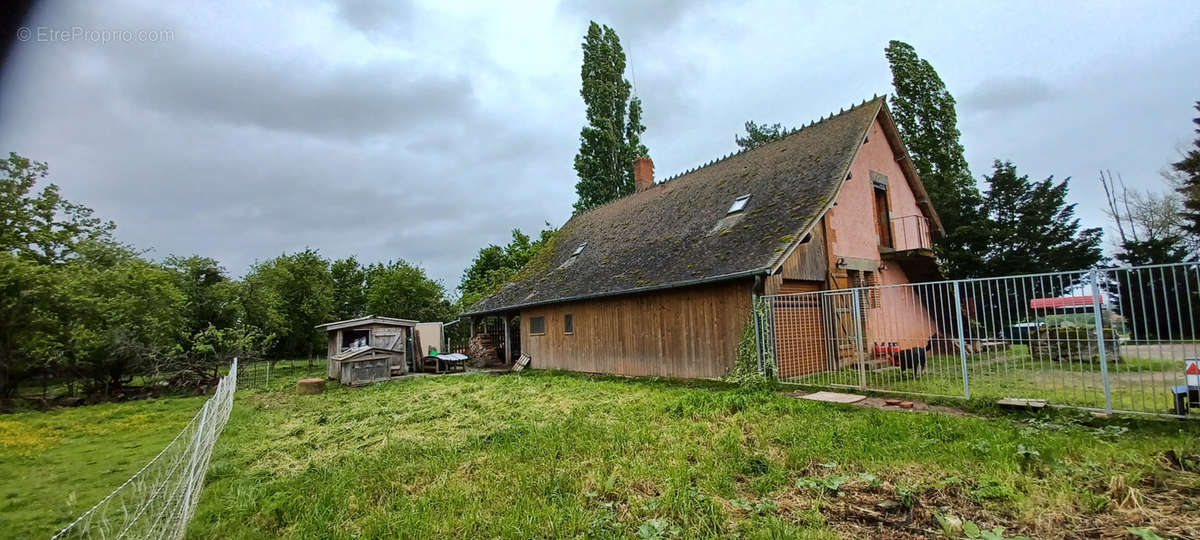 Maison à COUZON