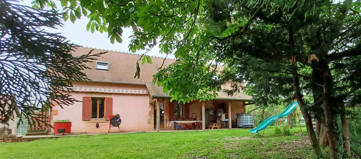 Maison à COUZON