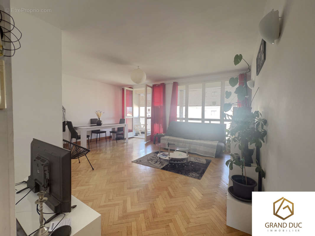 Appartement à MARSEILLE-4E