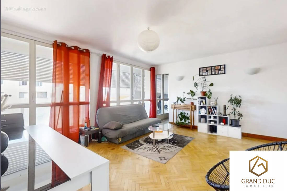 Appartement à MARSEILLE-4E