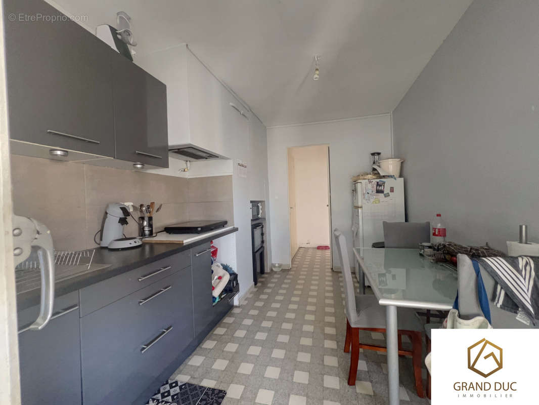 Appartement à MARSEILLE-4E