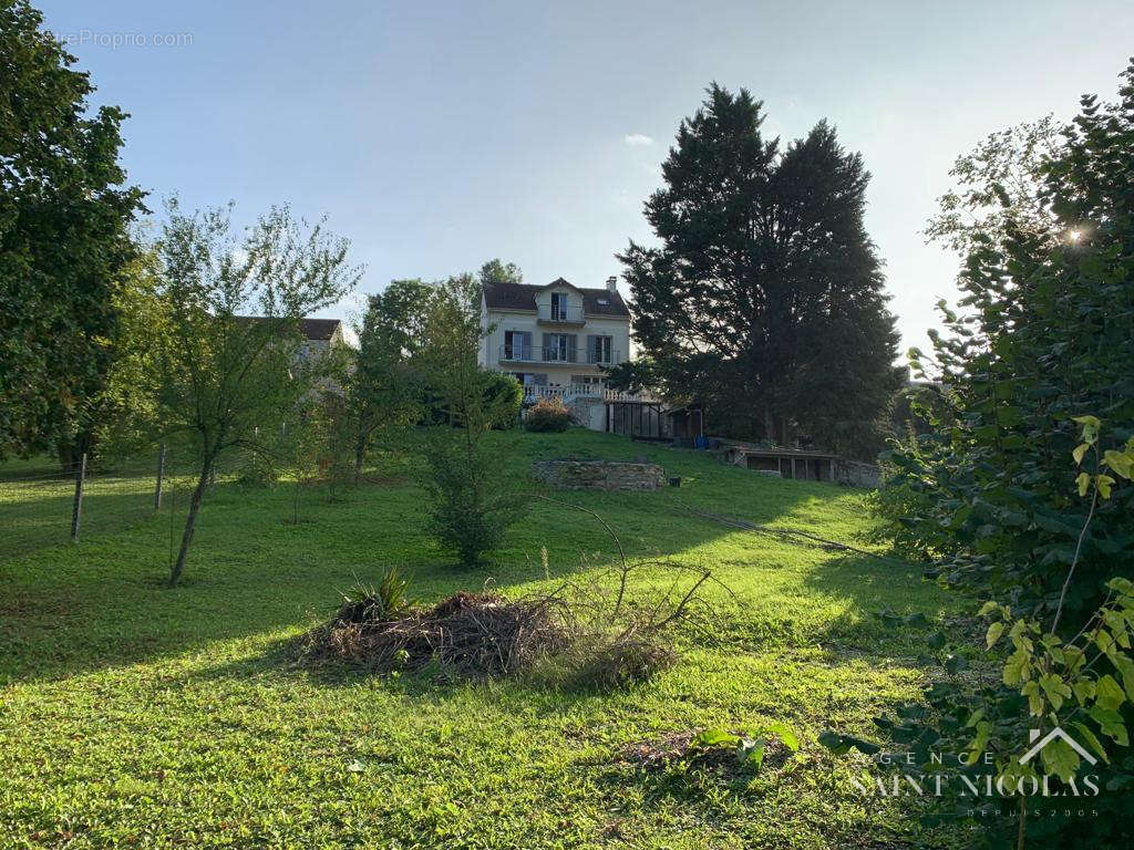 Maison à OINVILLE-SUR-MONTCIENT