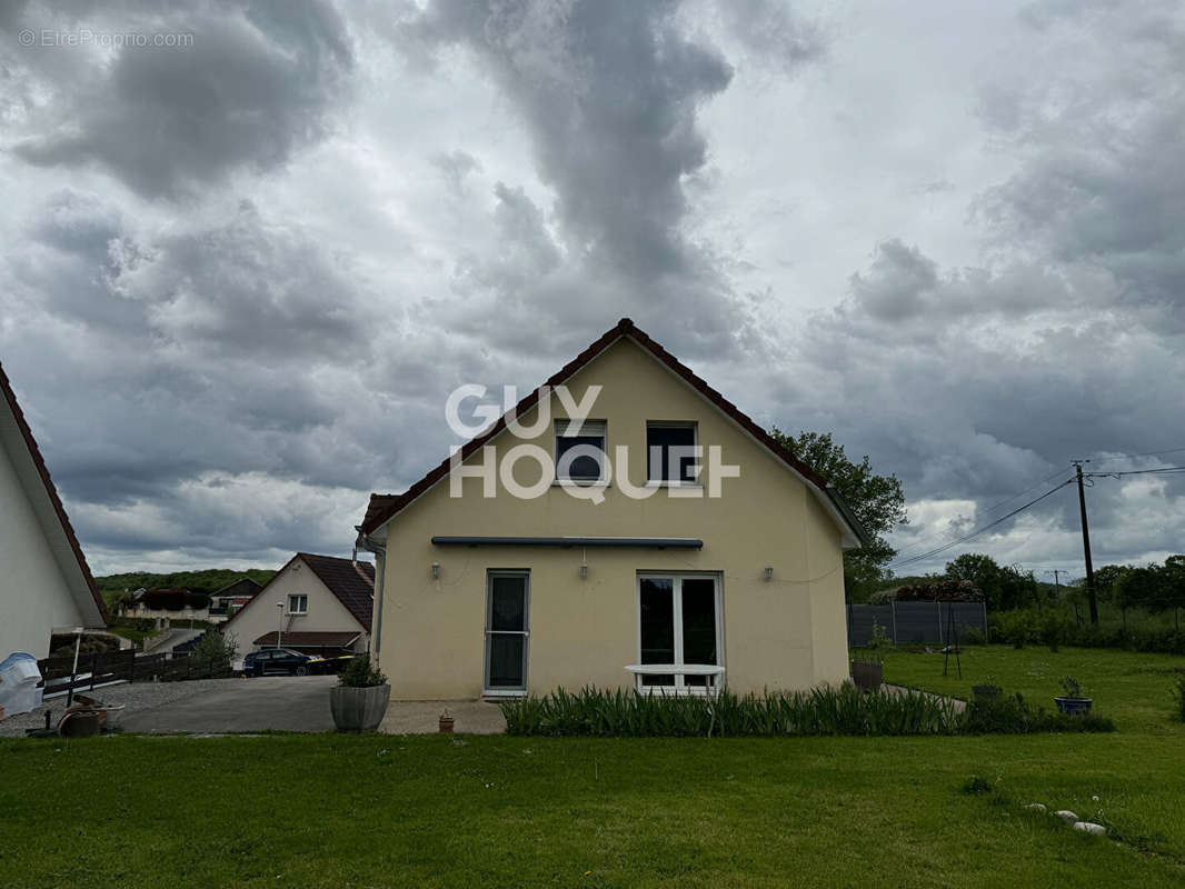 Maison à CORCELLES-FERRIERES