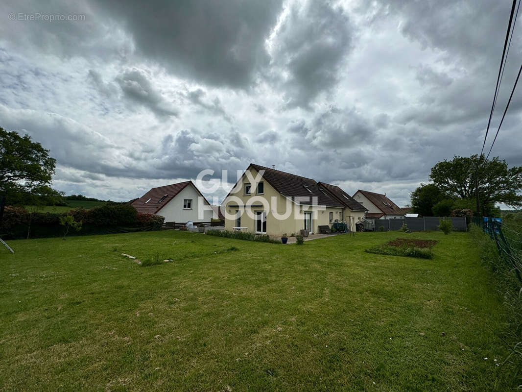 Maison à CORCELLES-FERRIERES