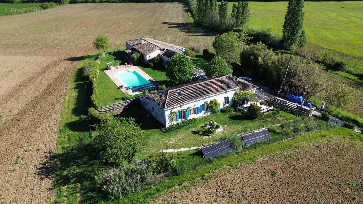 Maison à MONTAIGU-DE-QUERCY