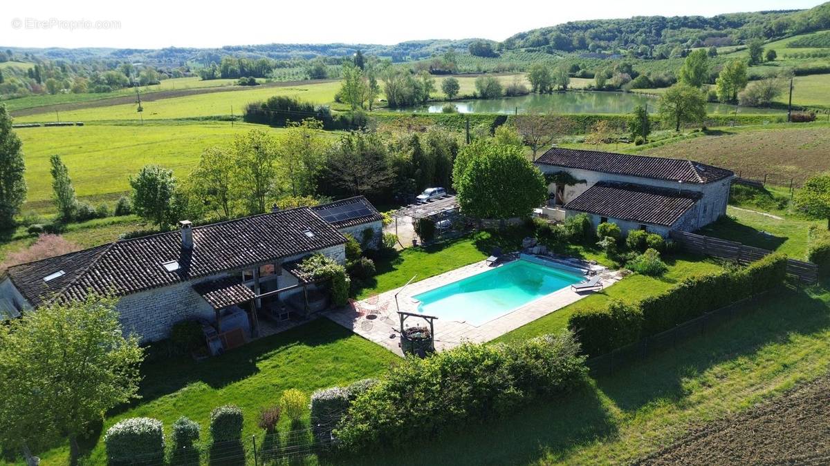 Maison à MONTAIGU-DE-QUERCY