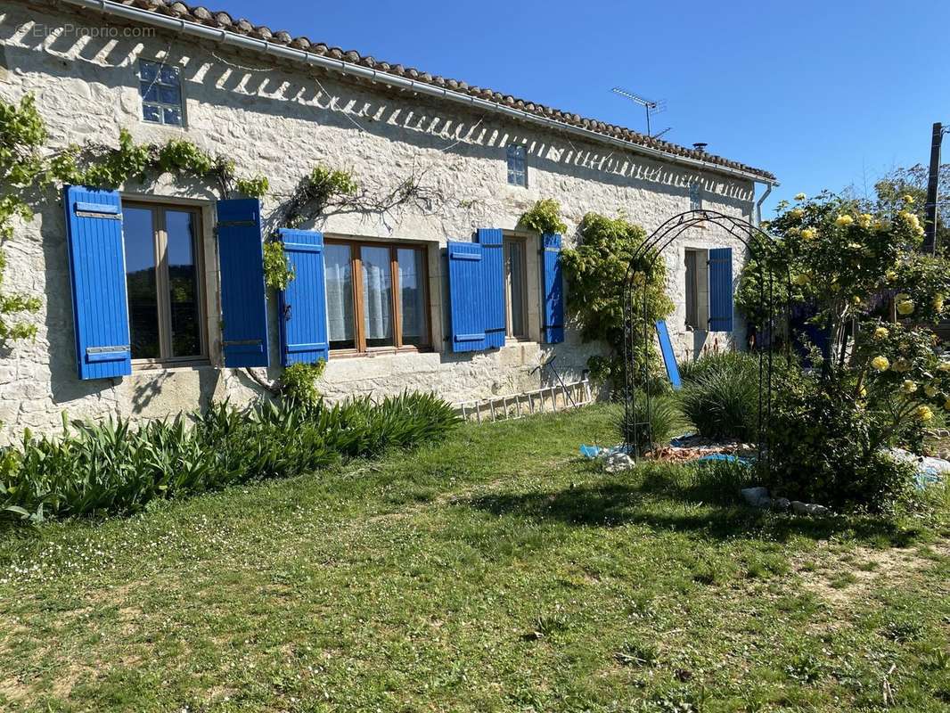 Maison à MONTAIGU-DE-QUERCY