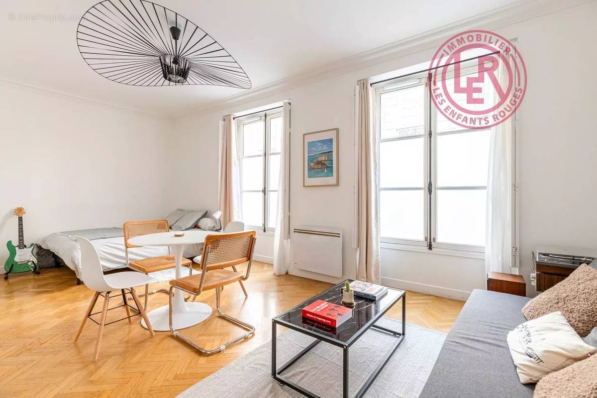 Appartement à PARIS-3E