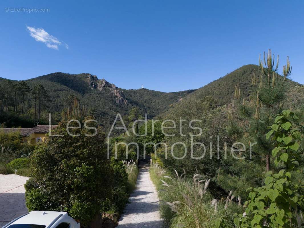 Maison à LES ADRETS-DE-L&#039;ESTEREL