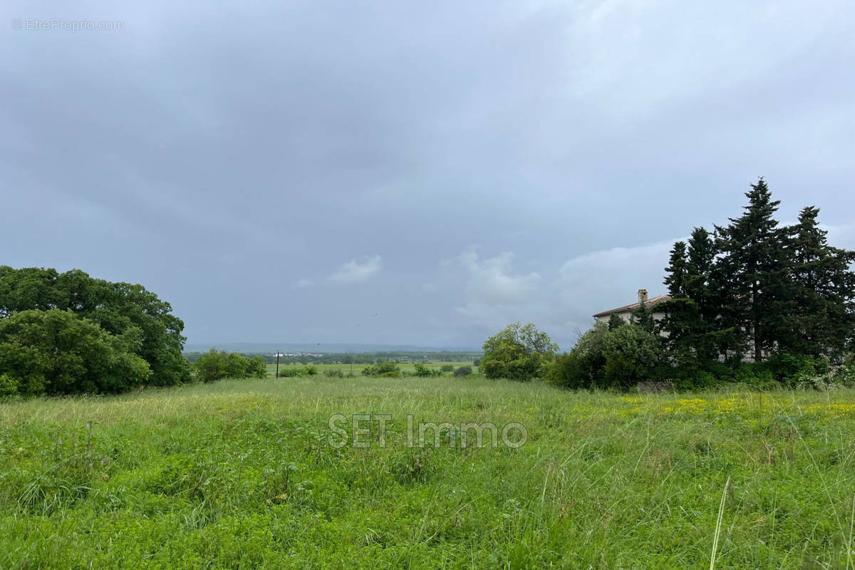 Terrain à UZES