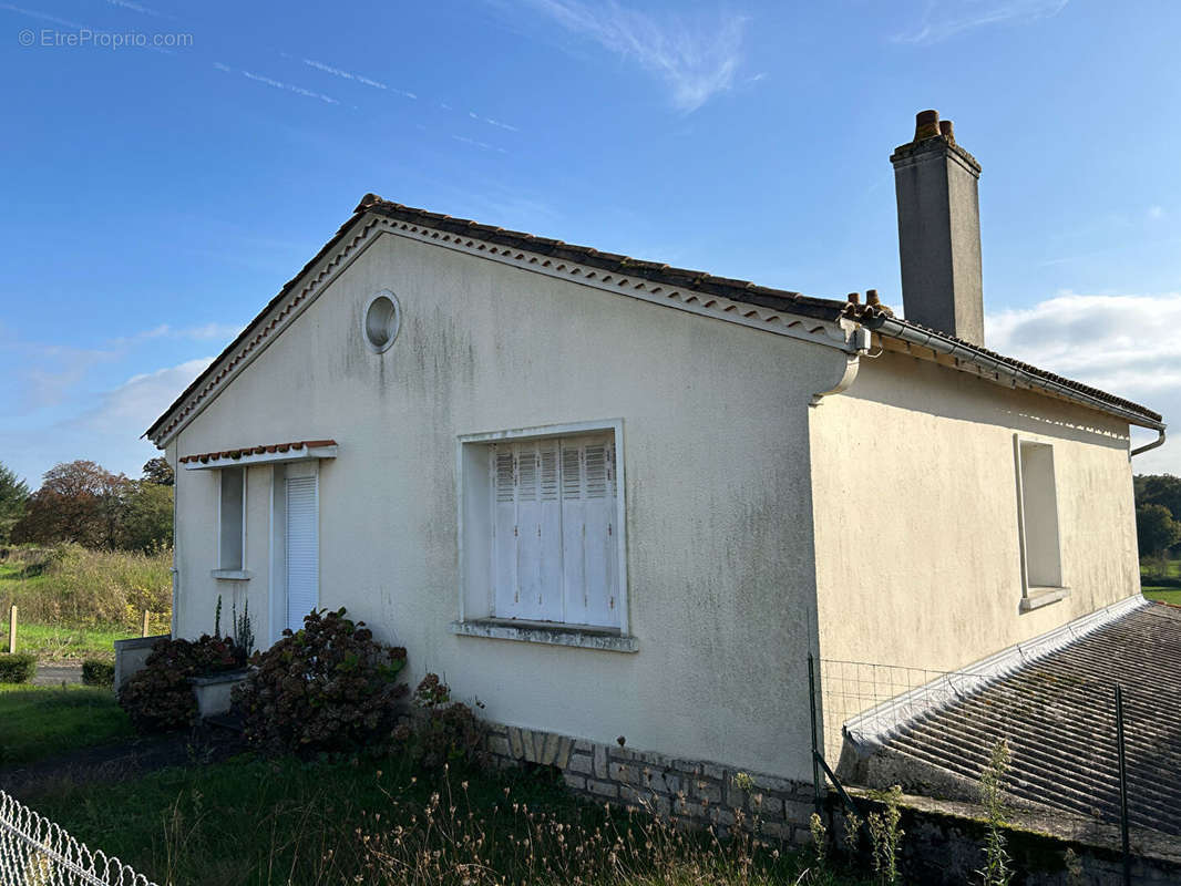 Maison à SAINT-PIERRE-D&#039;EXIDEUIL